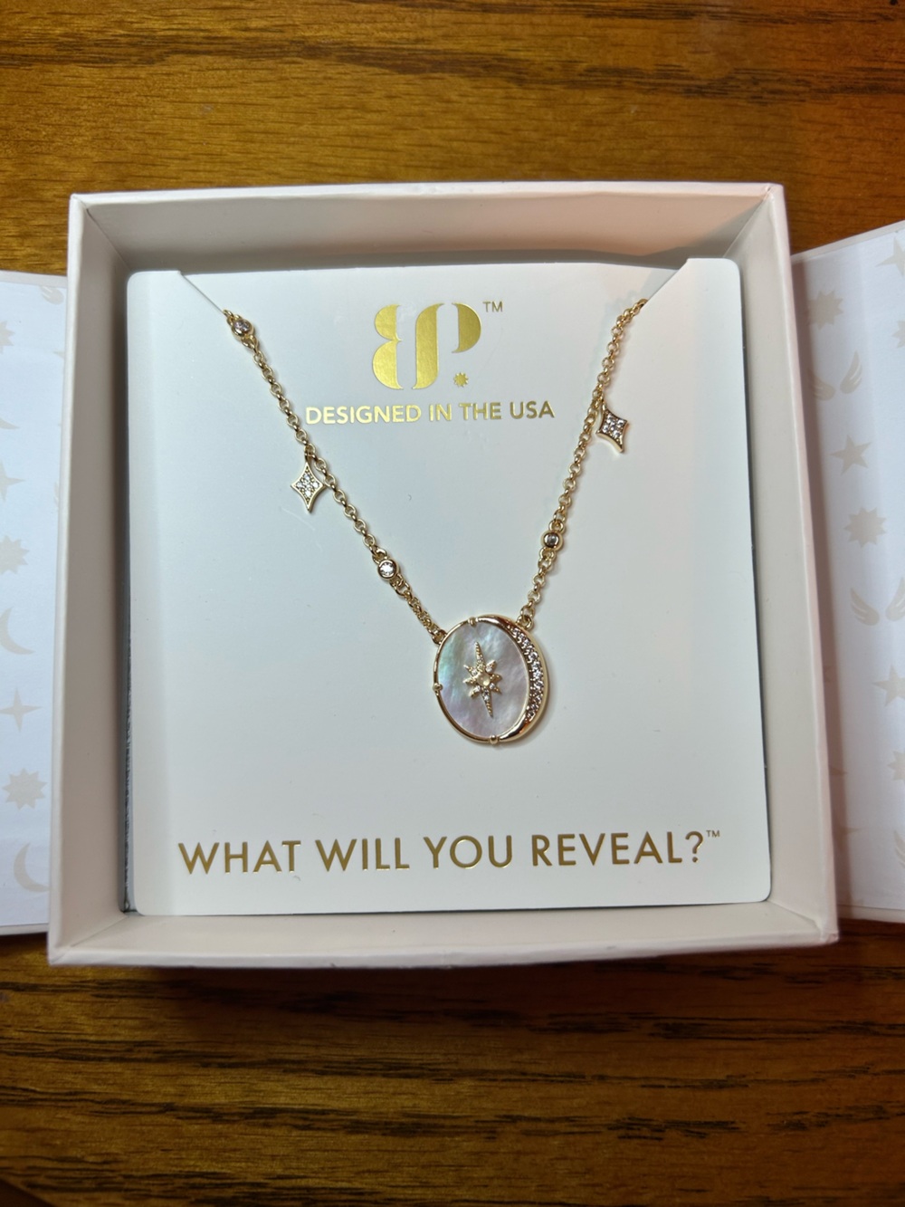 Bomb Party Halo Gold Mother-of-Pearl Necklace